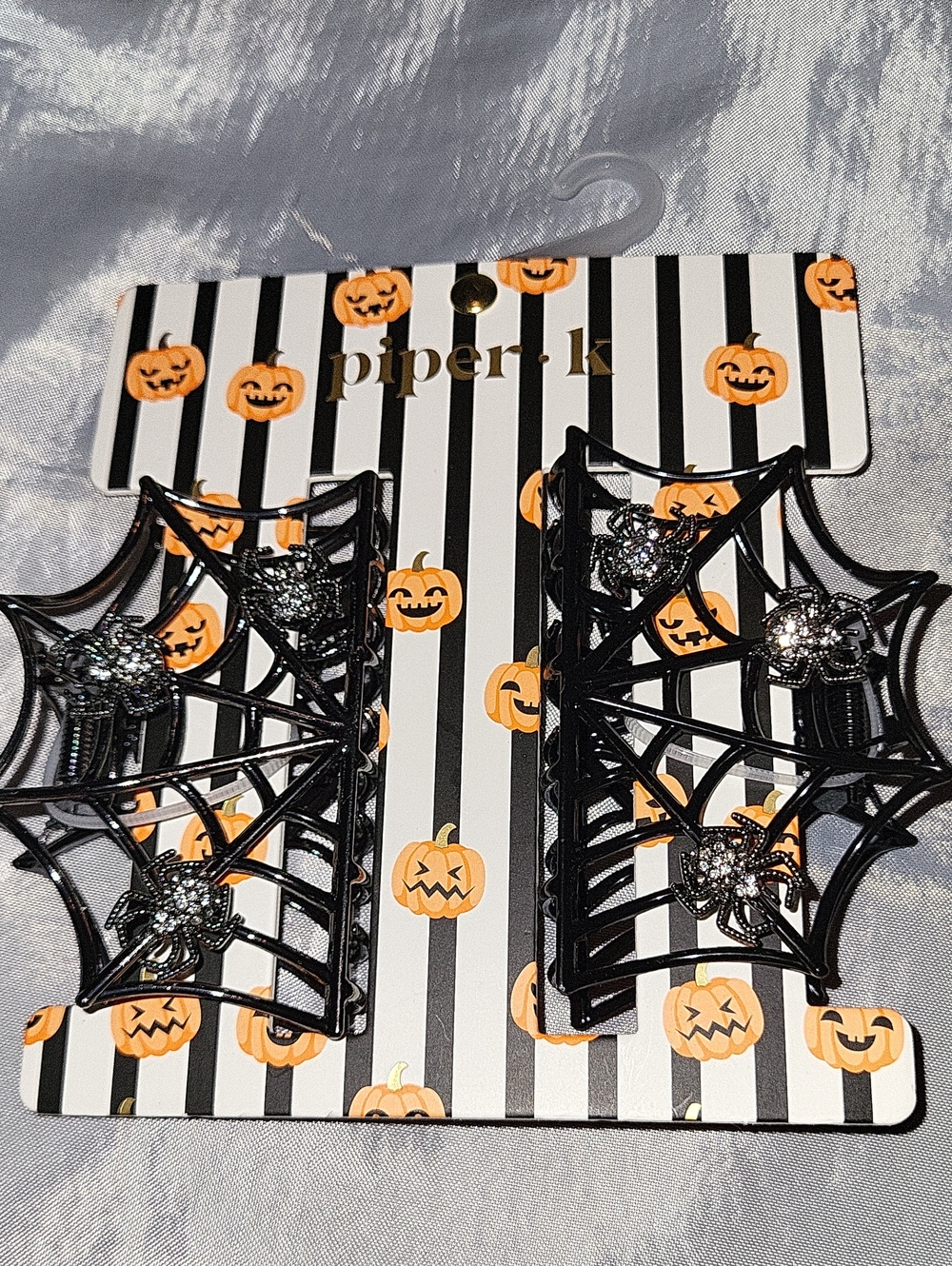 Spider web hair clip 1 silver 1 black